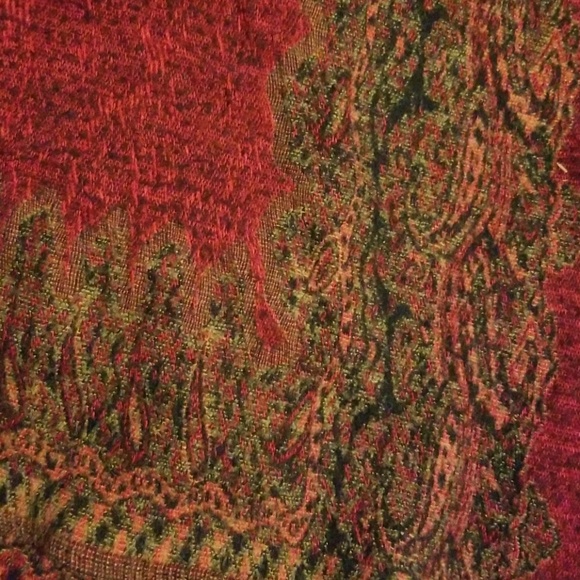 Red scarf - Picture 2 of 2